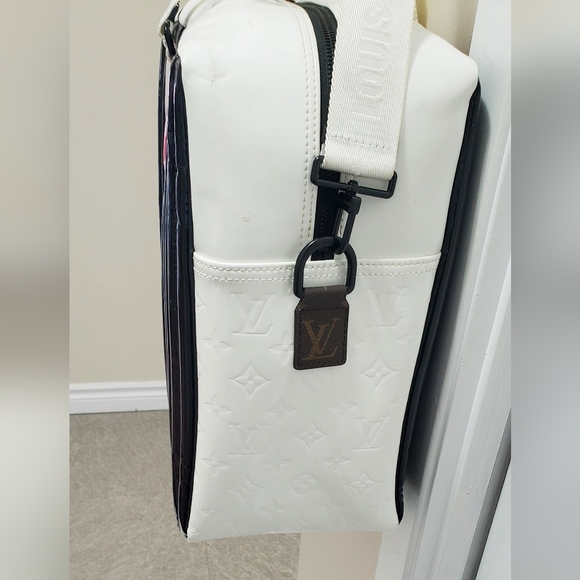 Louis Vuitton Monogram Mirror Neo Porte - Picture 9 of 17